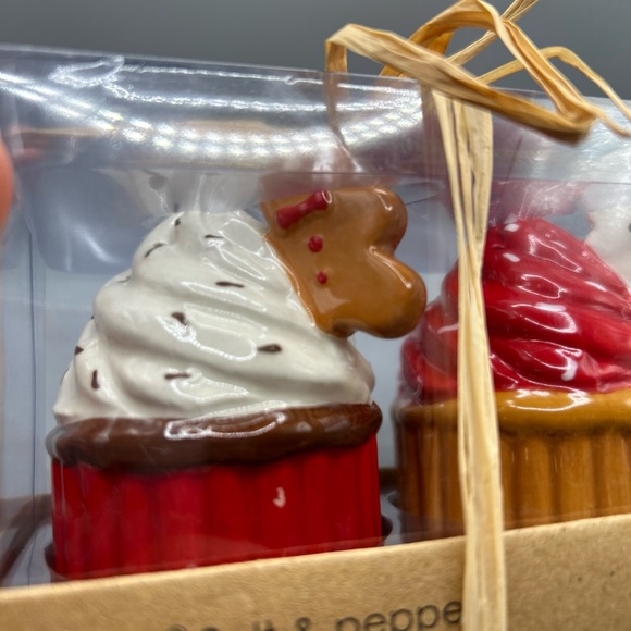 Tag Christmas Cupcake Salt And Pepper Set With Gingerbread And Snowman Toppers - Picture 2 of 5